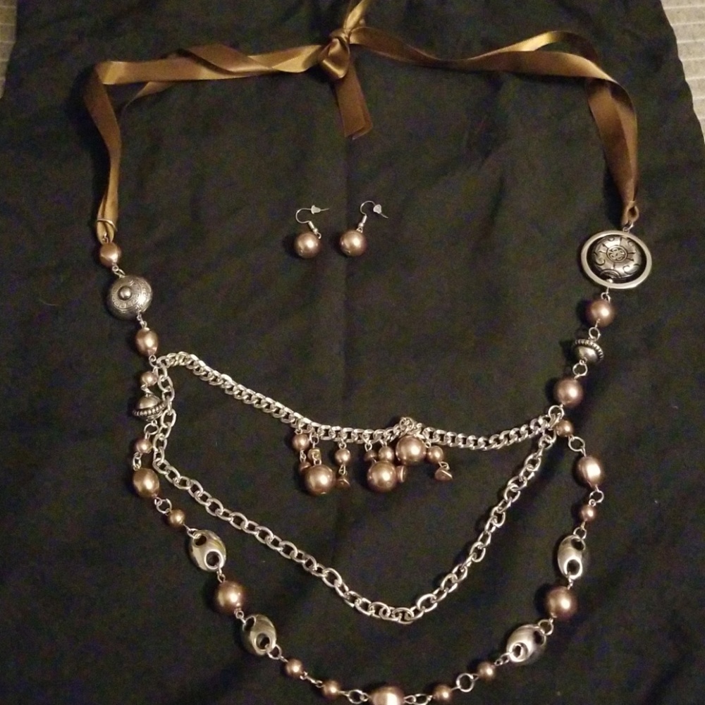 Necklace earrings set